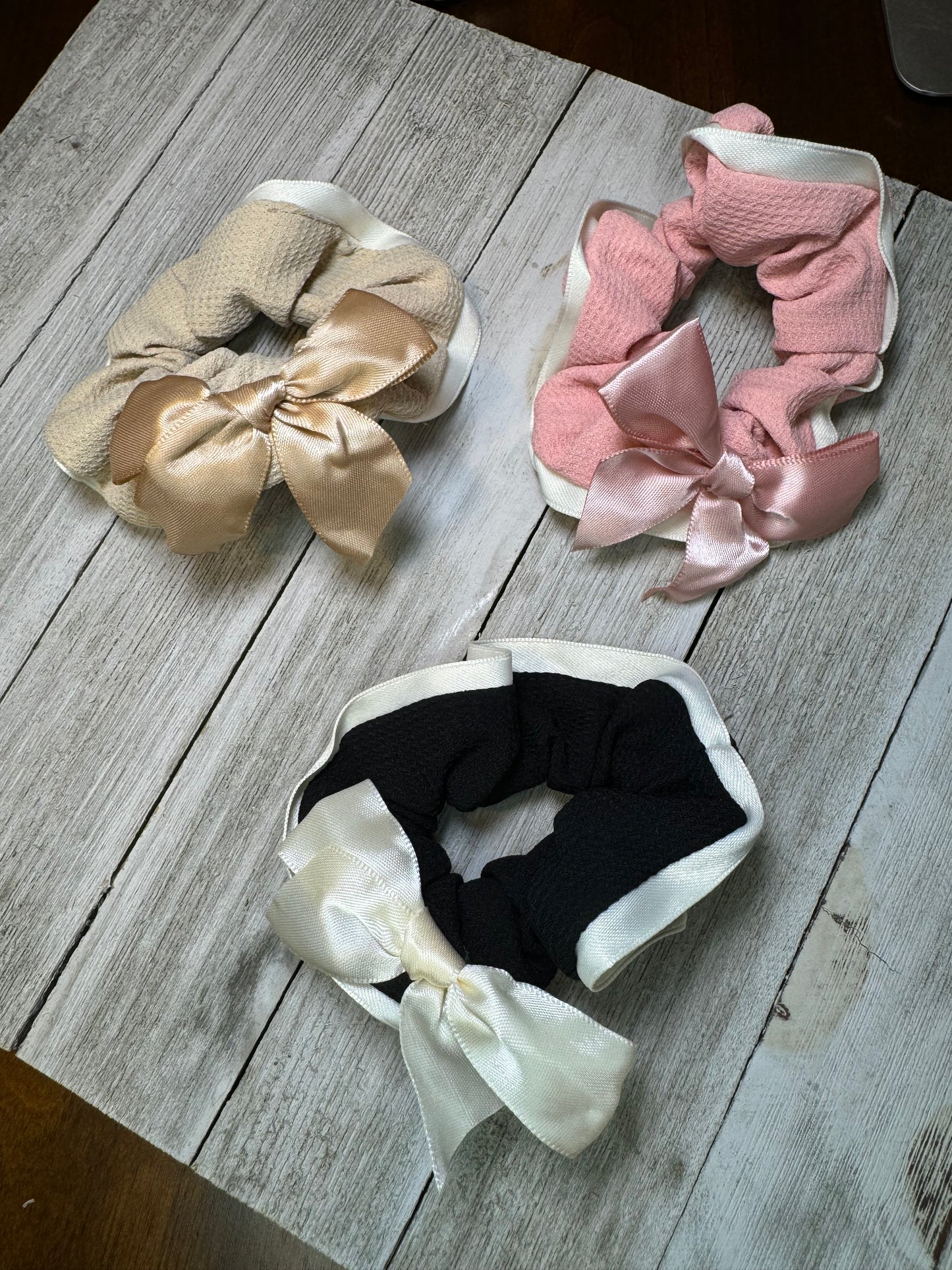 Robin Bow Scrunchies