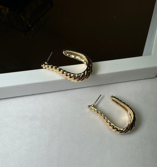 Lola Oval Hoops
